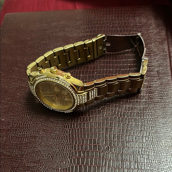 Guess Gold Watch with Metal Link Bracelet - Picture 3 of 3